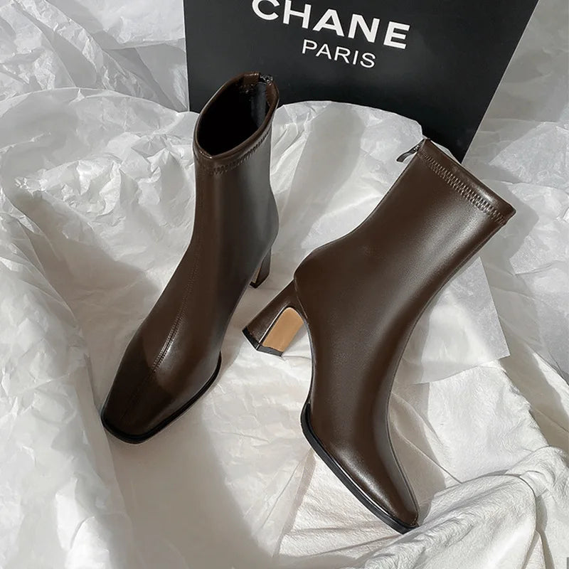 Averic Ankle Boots – Vintage Warmth With a Timeless Square-Toe Elegance