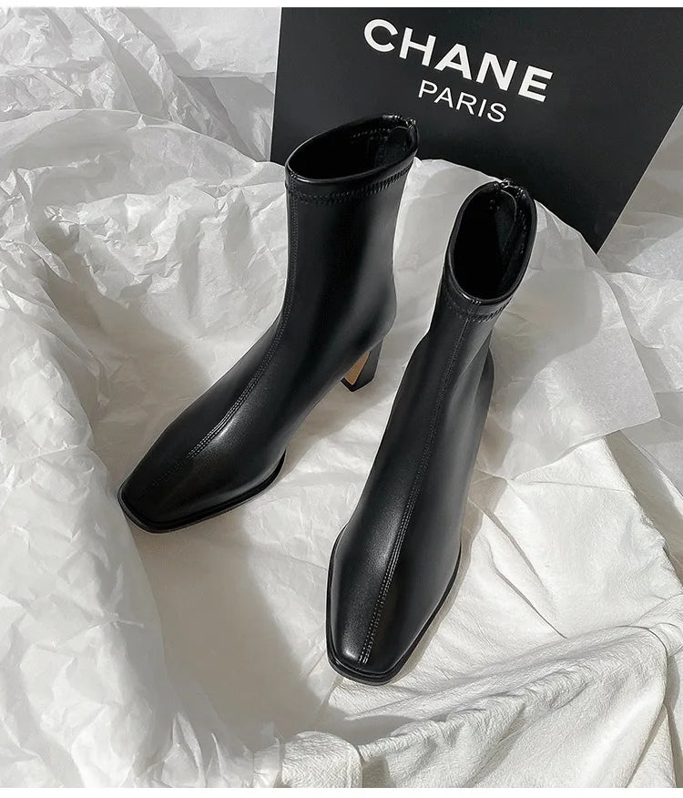 Averic Ankle Boots – Vintage Warmth With a Timeless Square-Toe Elegance