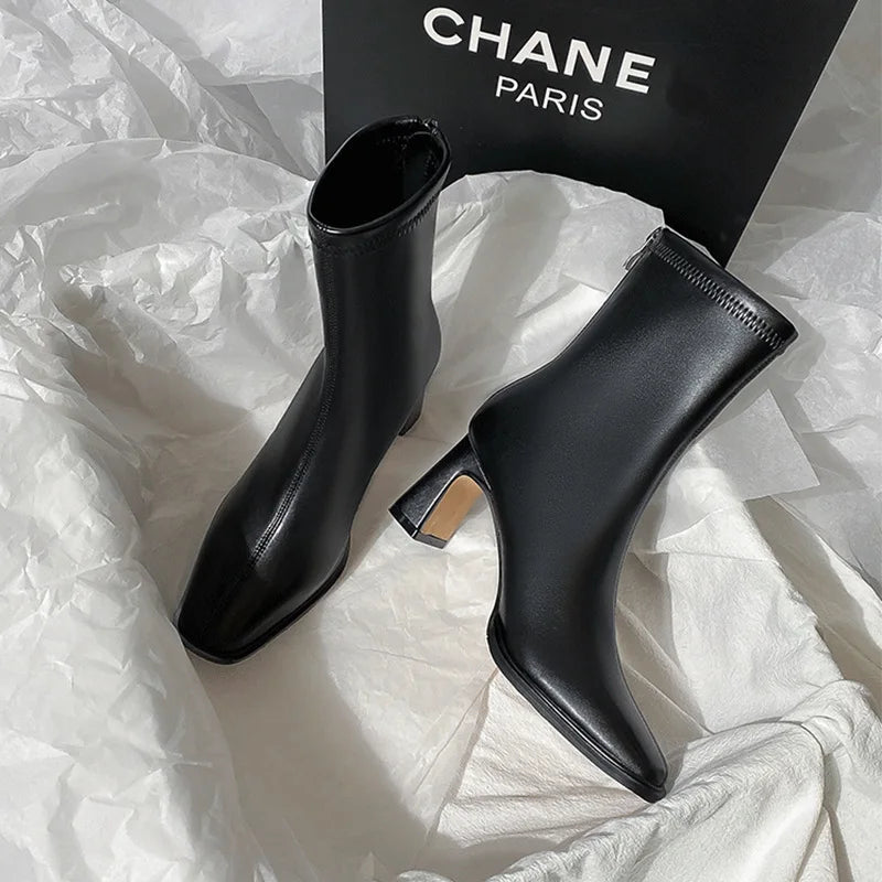 Averic Ankle Boots – Vintage Warmth With a Timeless Square-Toe Elegance