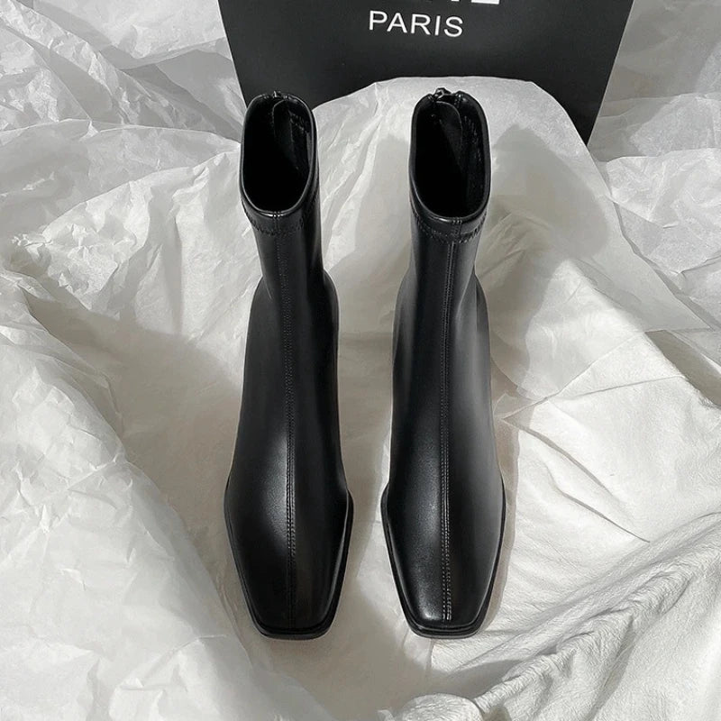Averic Ankle Boots – Vintage Warmth With a Timeless Square-Toe Elegance