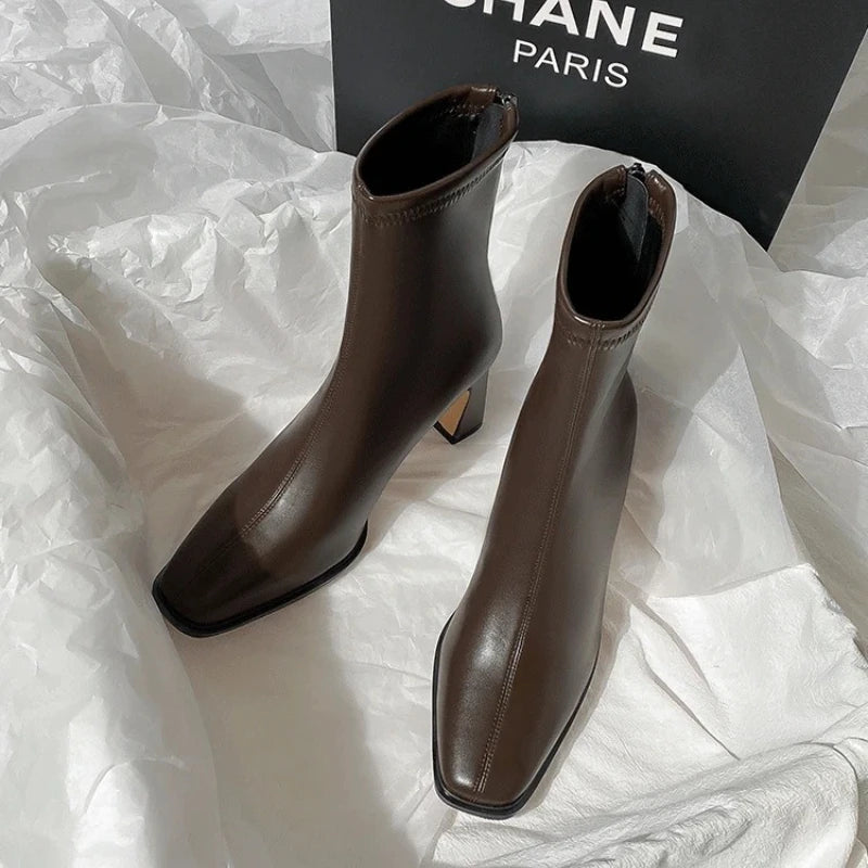 Averic Ankle Boots – Vintage Warmth With a Timeless Square-Toe Elegance